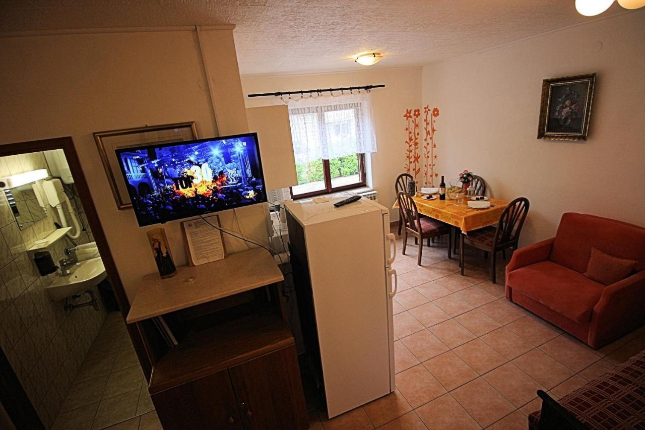 Guesthouse Marija Novi Vinodolski Eksteriør bilde